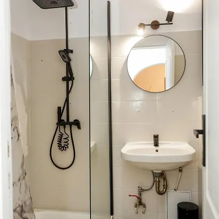 Union Square By Nux Daire Kaloşvar