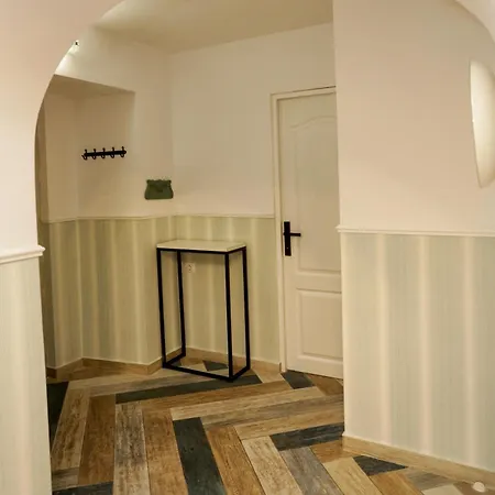 Union Square By Nux *