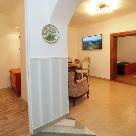 Union Square By Nux Daire