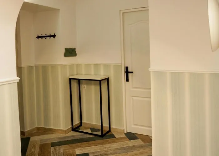 Union Square By Nux *